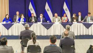 Momentos cuando el Gabinete de Emergencia de El Salvador anunciaba las medidas económicas para ayudar a la población por la pandemia del coronavirus.