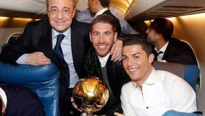 Florentino Pérez junto a Sergio Ramos y Cristiano Ronaldo.