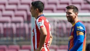 La felicidad de Messi al ver a su gran amigo, Luis Suárez, en el Barcelona-Atlético de Madrid.