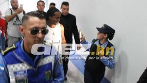 Aquí el momento en que Ronaldinho llegó a los camerinos del estadio Nacional de Tegucigalpa.