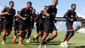 El Olimpia durante el entrenamiento antes de enfrentar al Alianza de El Salvador este jueves en el estadio Nacional por la Liga Concacaf. Foto Juan Salgado