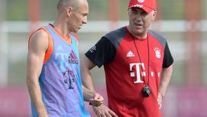 Robben junto a Ancelotti durante un entrenamiento del Bayern.