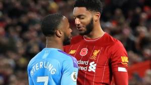 Sterling y Gómez llevaron su riña a la Selección de Inglaterra.