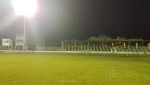 El estadio del Yoro FC ahora contará con alumbrado eléctrico para poder disputar partidos en horas de la noche.