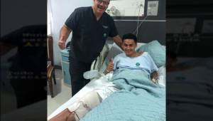 El volante Andy Najar tras ser intervenido en San Pedro Sula de su rodilla derecha.