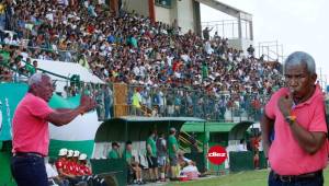 Héctor Castellón podría tener las horas contadas en el banquillo de Platense.