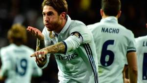 Real Madrid's defender Sergio Ramos celebrates after scoring a goal during the Spanish league footbal match Real Madrid CF vs Real Betis at the Santiago Bernabeu stadium in Madrid on March 12, 2017. / AFP PHOTO / GERARD JULIEN
