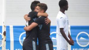 Jugadores de Argentina celebran una de sus anotaciones durante el encuentro ante Honduras.