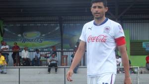 Noel Valladares jugó como delantero con los veteranos del Olimpia.