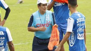 El entrenador de la Selección de Honduras, Jorge Luis Pinto, ha tenido muchos encontronazos con los jugadores ticos y la prensa de Costa Rica se los recuerda.