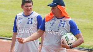 El entrenador uruguayo Miguel Falero junto a Arnold Cruz estarán dirigiendo a la Sub-23 de Honduras en el Preolímpico de Concacaf.
