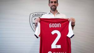 El fichaje sorpresivo en Italia. Diego Godín ahora jugará con el Cagliari tras su salida del Inter.