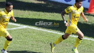 Ramiro Rocca engañó a Denovan Torres y celebró su primer gol en Honduras. Foto: Neptalí Romero.