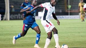 El hondureño Félix Crisanto en su primer partido con el equipo, Lobos BUAP en la primera división frente al Monterrey. Foto cortesía