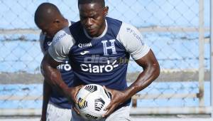 El capitán de la Selección de Honduras, Maynor Figueroa, en el entrenamiento de este jueves en San Pedro Sula previo al viaje a disputar la Copa Oro. Foto cortesía