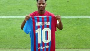 Con la marcha de Leo Messi, el Barcelona anunció que su nuevo '10' será el canterano Ansu Fati.