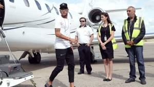 Neymar ha decidido viajar a Brasil para estar los 15 días que ha dado el PSG por el brote del coronavirus. FOTO. Archivo