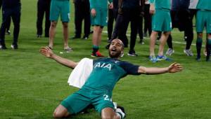 El brasileño Lucas Moura celerbó por todo lo alto el triunfo del Tottenham ante el Ajax que les da su primera gran final en Champions League.