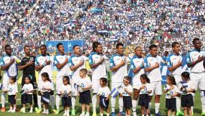 La Selección de Honduras jugó un partido dejando muchas dudas en el estadio Morazán donde la afición le respondió llenando el estadio. Foto Delmer Martínez