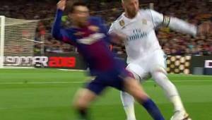 Sergio Ramos había dado un codazo minutos antes a Luis Suárez y Messi hizo justicia por su cuenta.