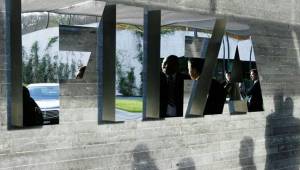 Los exdirectivos están acusados de pagar millonarios sobornos a exoficiales de la Conmebol y Concacaf a cambio de lucrativos contratos de transmisión.