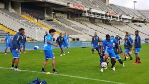 La Selección de Honduras durante el entreno en la cancha del Estadio Olímpico Lluís Companys de Montjuïc. Foto @FenafuthOrg
