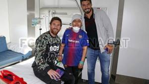 Gustavito compartiendo con los cracks del Barcelona Leo Messi y Luis Suárez. Foto @FCBarcelona