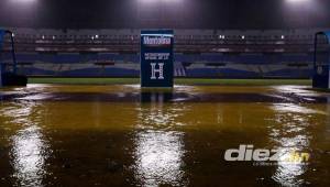 Martinica sí hizo el reconocimiento de la cancha, pero Honduras ha suspendido su entrenamiento por las lluvias. FOTO: Neptali Romero.
