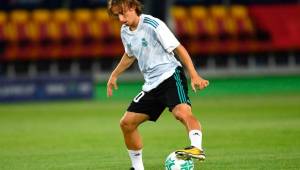 Modric durante el entrenamiento previo al partido que le ganaron al Manchester United por la Supercopa de Europa.