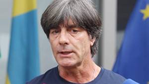 El entrenador de Alemania, Joachin Löw, cuando atendía a los medios al regreso del Mundial de Rusia y explicaba el fracaso de su selección. Foto AFP