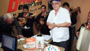 Tito Handal murió en San Pedro Sula debido a un cáncer de laringe. Tenía 76 años.