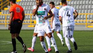 Liga Alajuelense derrotó 2-1 al Sporting en su regreso tras el parón por la pandemia de covid en Costa Rica.