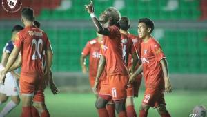 Rubilio Castillo celebra una de sus anotaciones en encuentro amistoso con el Royal Pari.