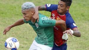 Mayron Flores dio una muestra de su profesionalismo y pese a la muerte de su hermano, jugó el clásico Marathón vs. Olimpia en el Yankel.