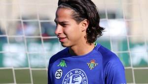 El joven mexicano llegó al Real Betis el 10 de enero de este año y esta es su primera convocatoria con el equipo de Andalucía.