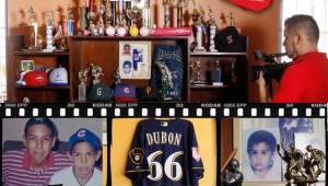 Mauricio Dubón, figura hondureña que milita en Gigantes de San Francisco en Grandes Ligas, cuenta con una colección de logros importantes en un estante de su casa.