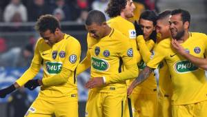 Neymar y Mbappé festejando uno de los tantos del encuentro.