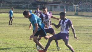 La Ensenada venció 2-1 al Tela FC en el Alfredo León Gómez.