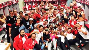 Los jugadores del Necaxa celebrando la clasificación a la final de la Copa MX donde se enfrentarán al Toluca.