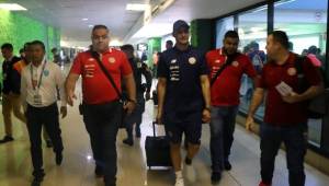 El momento en el que Keylor Navas hace su arribo con la selección de Costa Rica a la ciudad de Guatemala. Foto @fedefut_oficial