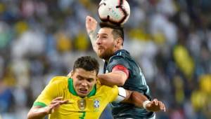 Argentina completó un buen partido contra Brasil en el regreso de Lionel Messi a la selección tras la sanción de la Copa América.