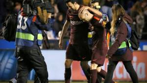 Andrés Iniesta vivió un emotivo momento en Riazor, pues celebró su último trofeo con la camisa del Barcelona.