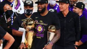 LeBron James se convierte en el primer jugador en la historia en ser nombrado como el MVP de las Finales de NBA con tres franquicias distantas. 'El Rey' lo ha conseguido con Heat (2), Cavaliers y Lakers.