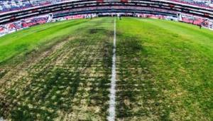 Así está la cancha del estadio Azteca y por eso no se jugó el partido entre Kansas City y Los Angeles. Foto cortesía La Afición