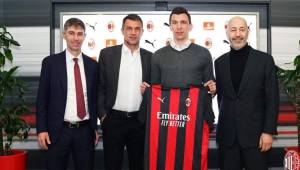 Así fue la presentación de Mandzukic como nuevo jugador del AC Milan. Gran fichaje sin lugar a dudas.