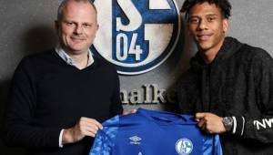 Así presentó el Schalke 04 a su nuevo futbolista, que llega procedente del FC Barcelona, nos referimos a Todibo.