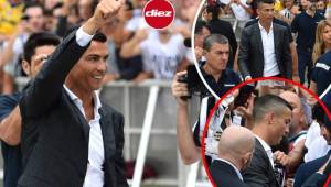 El astro portugués Cristiano Ronaldo puso de cabeza a todos los aficionados de la Juventus en su llegada a Turín, donde este lunes será oficializado como nuevo jugador del cuadro bianconero.