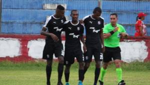 Los jugadores progreseños celebrando uno de los goles ante el Vida en la Ceiba.