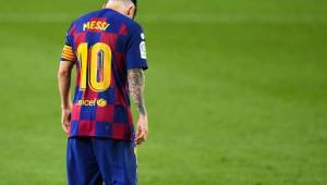 Messi pidió salir con la carta de libertad, pero en el Barcelona insisten en que todavía tiene un año de contrato.