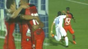 Olimpia había empatado por medio de Romell Quioto, pero tras el penal cometido por Israel Fonseca, Francia Jara puso el 2-1 de Pachuca.